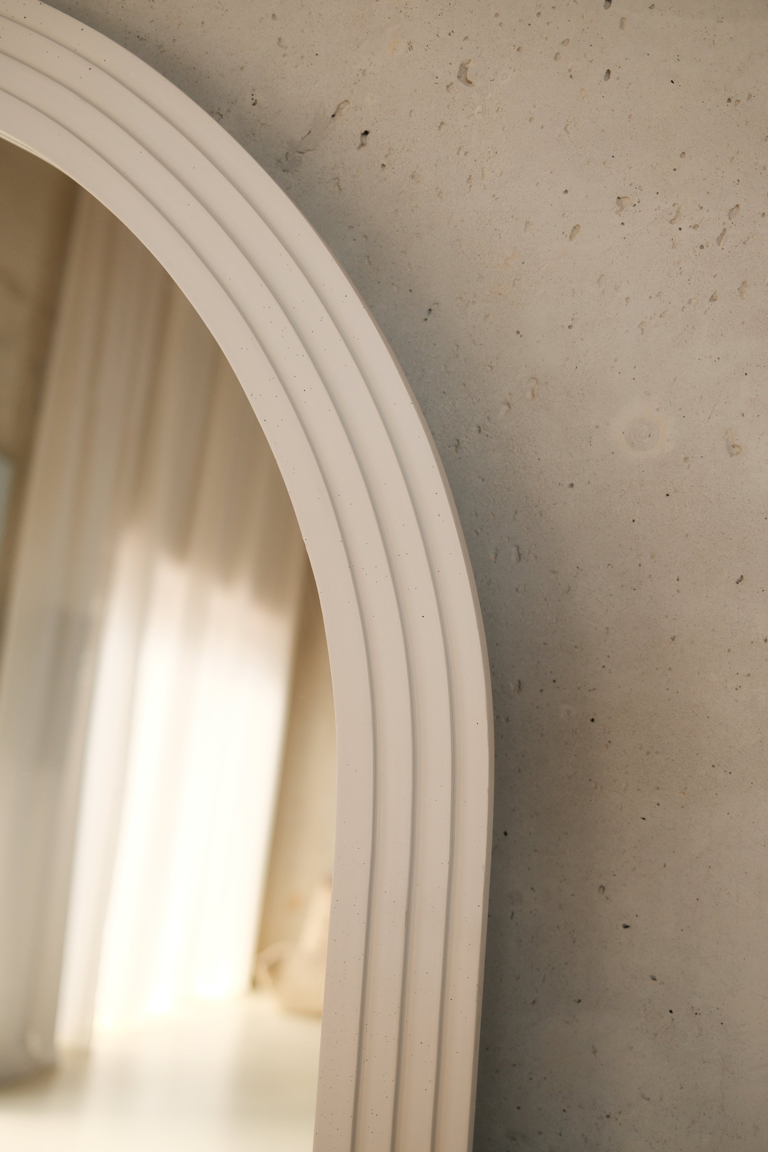 Novi Arch design spiegel hout – 180×110 cm | Japandi beton look Full-Length Mirror – Beige