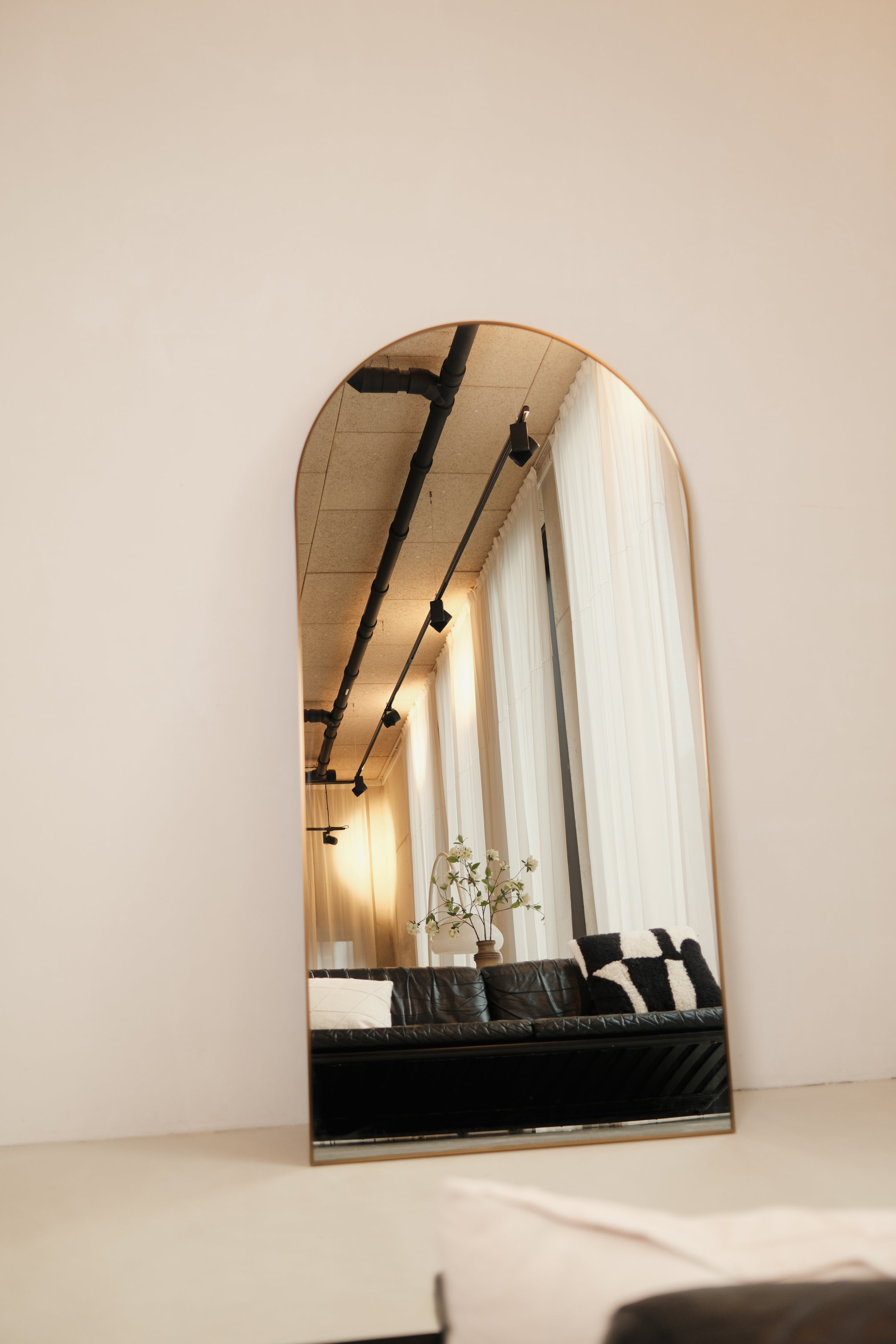 Elara Mirror – 200×100 cm | Arched Full-Length Mirror – Messing