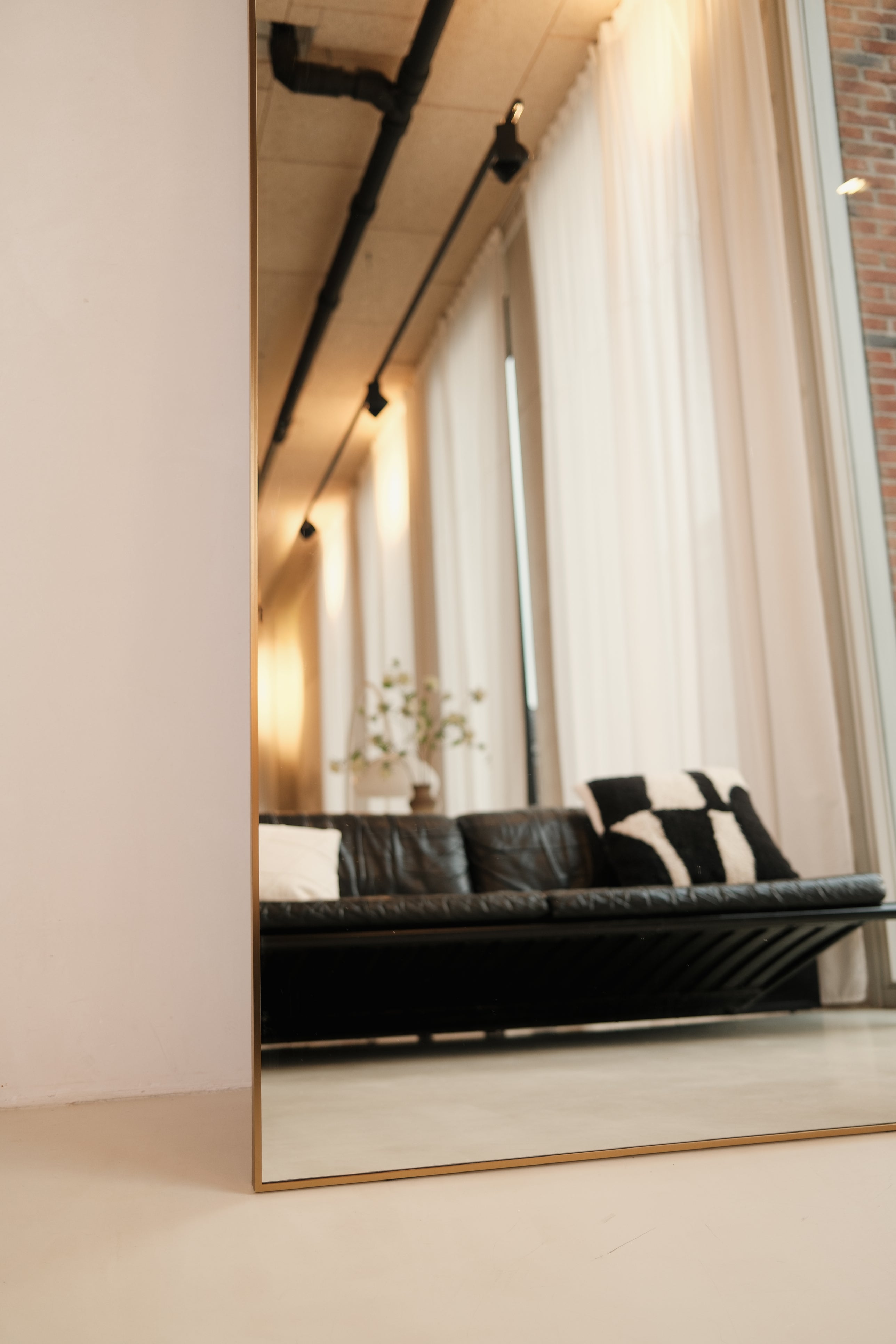 Elara Mirror – 200×100 cm | Arched Full-Length Mirror – Messing