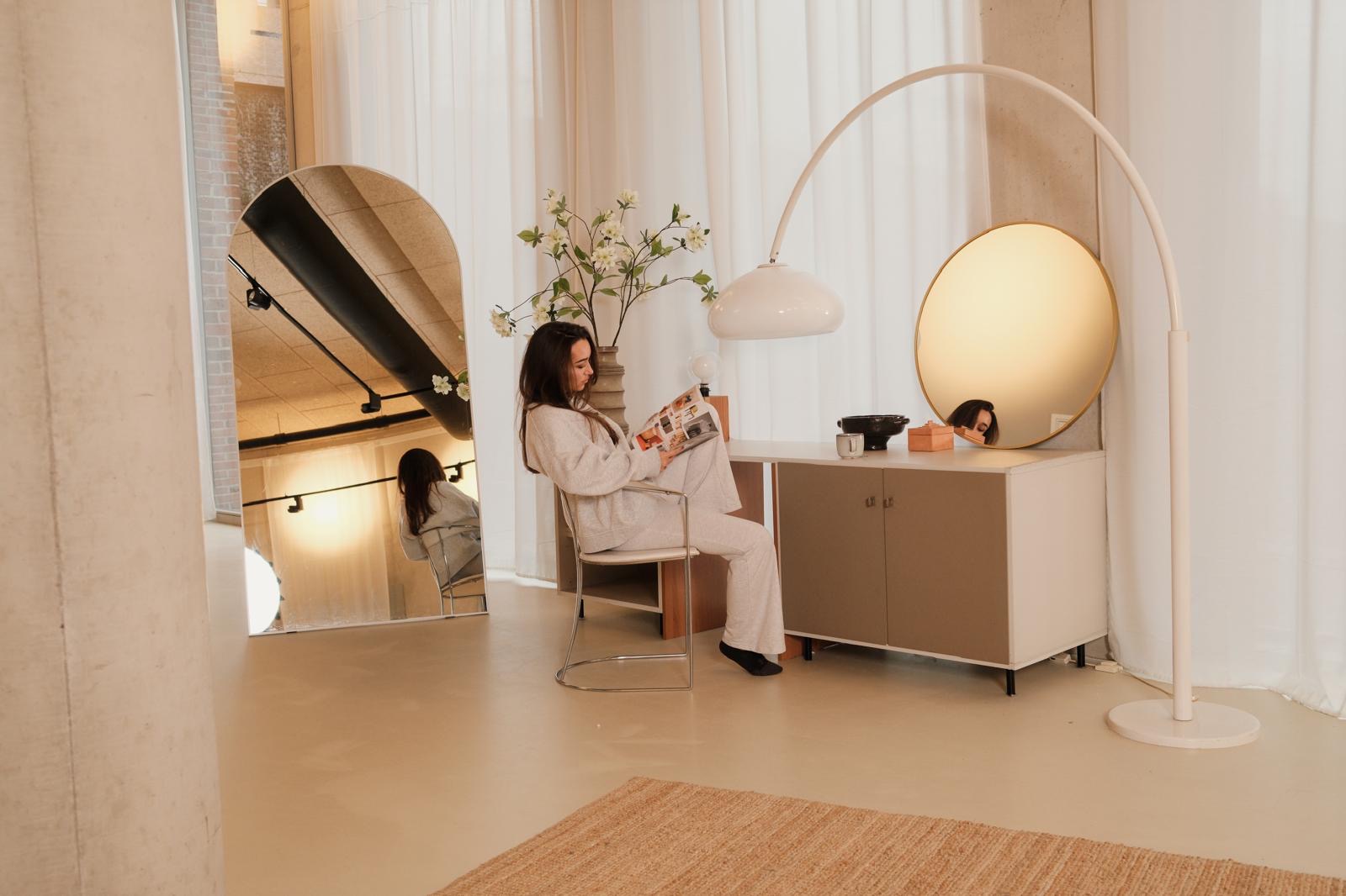 Solara Mirror – Ronde Spiegel 60 cm - aluminum lijst - Messing